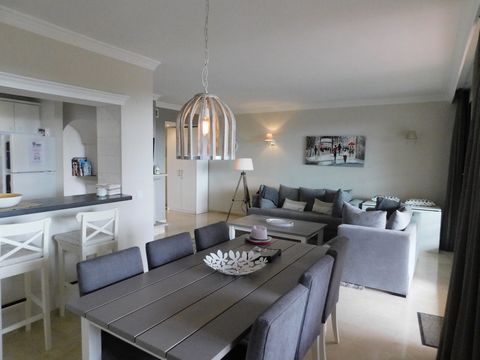 Located in Elviria. Touristic Reg. Code VFT/MA/18649: Close By Nikki Beach !, In the sought after town of Elviria this groundfloor apartment with private garden , spacious ,modern , fully air-conditioned. It has 2 bedrooms and quality furniture fitti...