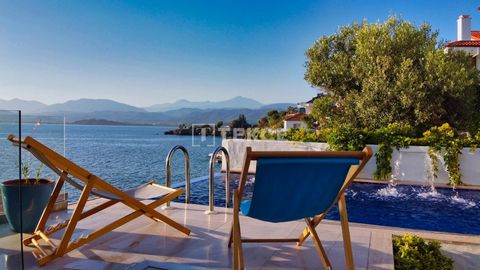 Luxe Design Villa met Zeezicht op Knight Island, Fethiye De exclusieve villa bevindt zich op Knight Island. Knight Island is het enige bewoonde eiland van de archipel in de regio en ligt op 2,5 zeemijl van Fethiye. Knight Island, een van de belangrij...