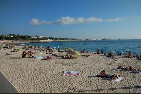 Ce charmant studio, situé dans une résidence calme et sécurisée à Cannes, offre une base idéale pour ceux qui cherchent à explorer le glamour et la beauté de la Côte d'Azur. Le studio dispose d'un lit polyvalent de 160x200 qui peut être facilement tr...