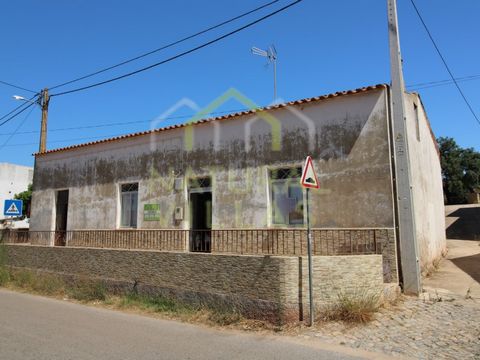 Charmantes Haus in der Algarve mit Grundstück, in einem malerischen Dorf mit Dienstleistungen und Ruhe. Typisches algarvisches Haus mit drei Schlafzimmern in Sarnadas, Alte, in einem ruhigen und gemütlichen Dorf, in der Nähe von öffentlichen Verkehrs...