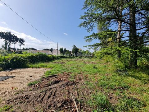 Rare and exclusive in Monteux, serviced building plot of about 550 m2. Located in an exceptional environment, quiet and close to amenities. Don't wait any longer, come and visit it. Ref. 4971 Information on the risks to which this property is exposed...