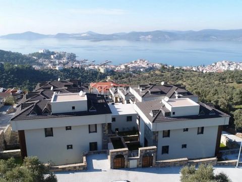 Casas unifamiliares con vistas panorámicas al mar en Güllük, Muğla Las casas con vistas panorámicas al mar se encuentran en Güllük, Muğla. Gracias a sus bahías, puerto e instalaciones sociales, Güllük es una de las regiones preferidas últimamente por...