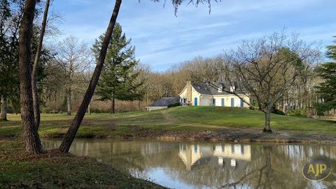 Nestled in a green setting just a few kilometers from Angers, this unique property offers you a peaceful and enchanting living environment. Spanning 19 hectares of lush woods, this vast estate is ideal for nature lovers and those seeking a haven of p...