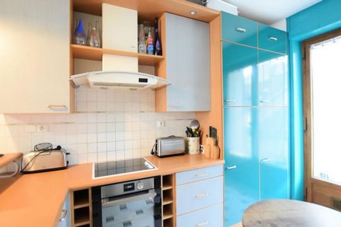 Cet appartement spacieux de 90 m² offre un sיjour confortable pour jusqu'א 5 personnes. Il comprend deux chambres : une avec un lit double et l'autre avec un lit double et un lit simple. Le salon dispose d'un canapי confortable et d'une tיlיvision, p...