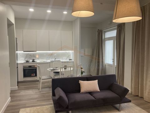 Dit uitstekende appartement met 1 slaapkamer lijkt een echte kans te zijn voor wie op zoek is naar een evenwicht tussen moderniteit, comfort en de nabijheid van de beste stranden in de westelijke regio van Portugal. Met een moderne inrichting en goed...