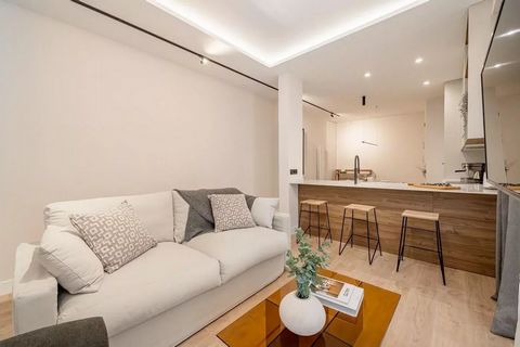 Barnes Madrid offre une opportunité unique de vivre dans le quartier animé de Sol, où le confort et le style s'allient au cœur de Madrid. Cette magnifique propriété, située au 3ème étage d'un immeuble classique avec ascenseur, offre un cadre parfait ...