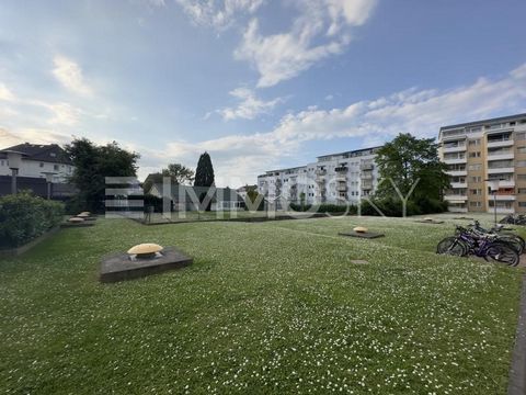 With its 80 m² of living space, this charming 3-room apartment offers a comfortable home in a quiet and family-friendly environment in the sought-after Giessen Schiffenberger Valley. The building was built in 1973 and comprises a total of 13 resident...