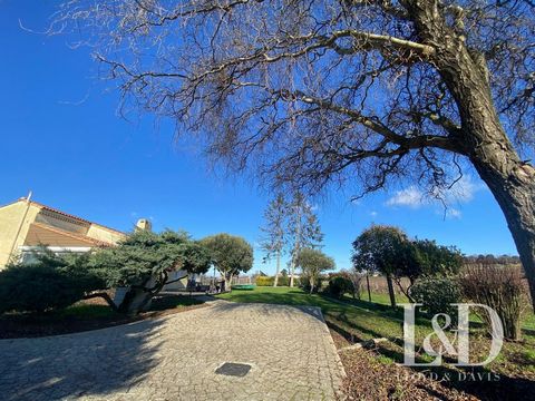 Sektor Libourne / Saint-Emilion. In einer charmanten, dynamischen Stadt, 3 Autominuten von der Stadt St-Emilion und 10 Minuten von Libourne entfernt. Inmitten einer Umgebung, die zum UNESCO-Weltkulturerbe gehört, und bemerkenswerter Landschaften, ent...