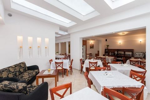 Intimate apartment building in a quiet area, within the center of the resort. 300 m to the beach. Restaurants, cafes, shops and all the attractions of the resort within a few steps. Studio apartment on the first floor. It has a large, fenced terrace ...