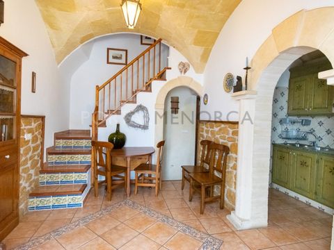 Are you looking for an authentic Menorcan house with plenty of character right in the centre of Alaior? Don't miss out on this charming property! Located in the heart of the historic centre of Alaior and just a few metres from the emblematic church, ...