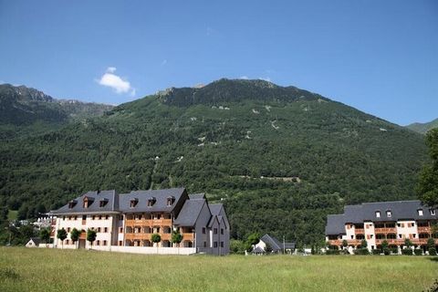 Situato a Luz-Saint-Sauveur, nel cuore del Parco Nazionale dei Pirenei, il Residence Le Domaine du Val de Roland*** vi accoglie a meno di 30 minuti dai Grands Sites des Hautes-Pyrénées, a 500 metri dal cuore del villaggio di Luz Saint-Sauveur e ai pi...