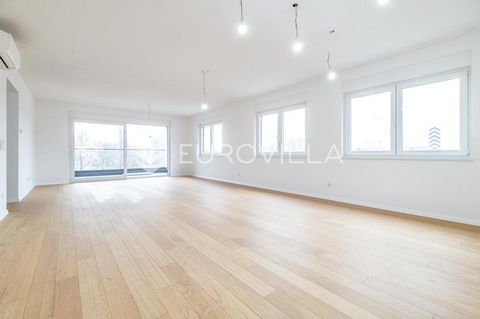 Zagreb, Trešnjevka, four-room apartment NKP 124.71 m2 located on the second floor of a new building with an elevator in an attractive location. It consists of an entrance hall that leads to three bedrooms, two modern bathrooms with toilets and a spac...