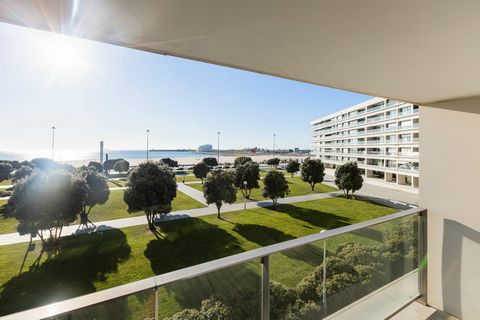 ### LUXURY T4 APARTMENT IN THE PALÁCIO DA ENSEADA DEVELOPMENT, FIRST LINE OF SEA IN MATOSINHOS SUL Luxurious T4 apartment in excellent condition, located in the prestigious Palácio da Enseada condominium in Matosinhos Sul, on the first line of the se...