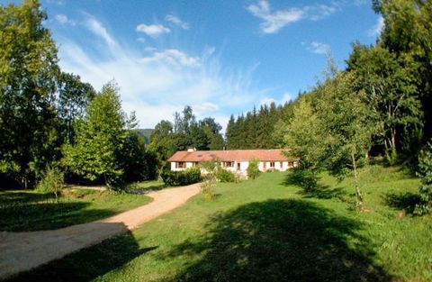 Schöne Lage, umgebaute Mühle mit 8 Schlafzimmern und hübschen Gärten. Einkommenspotenzial In der Nähe der historischen Stätte von Monsegur am Rande eines Dorfes bietet diese Immobilie direkten Zugang zu herrlichen Spaziergängen und Radtouren und ist ...