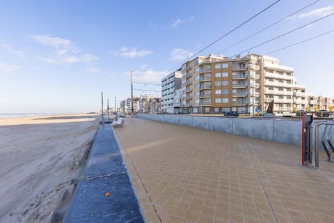 Ce charmant appartement au rez-de-chaussée offre un refuge lumineux et confortable à quelques pas de la plage. Le salon spacieux est doté de baies vitrées qui baignent l'espace de lumière naturelle et offrent un accès direct à une grande terrasse ens...