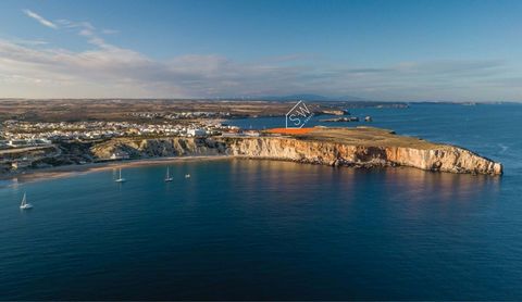 Terreno en Baleeira de Sagres con una superficie de 40.933,66 m2, con proyecto aprobado para la adjudicación de 76 villas (63 unidades de tipología T3 y 13 unidades de tipología T4) con una superficie total de construcción de 19.963,49 m2. Ubicación ...