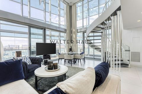 Impressive duplex penthouse of 142 m² built, located in the prestigious Illa del Mar building, in Barcelona. The house, facing southeast and with a corner design, is completely exterior and is surrounded by large windows that fill each space with nat...