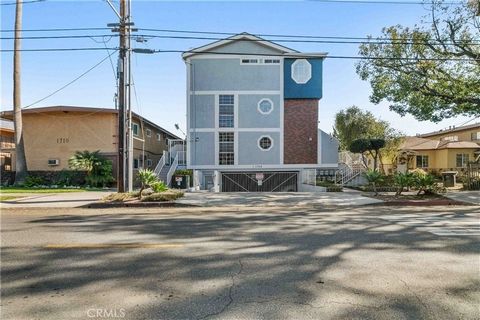 This bright and airy 2-bedroom, 2.5-bath townhouse in the heart of Burbank is located in a highly sought-after neighborhood with top-ranked schools. The spacious living room boasts high ceilings, recessed lighting, and a cozy fireplace, creating the ...