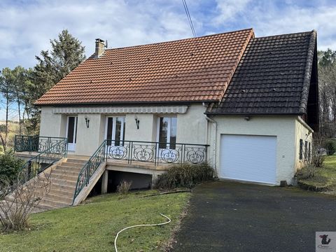 Discover this charming traditional Périgord-style house, located in a preserved environment, in the heart of the countryside, in a quiet and wooded cul-de-sac. Ideally located on a 5000m2 plot of land, this 1972 building offers a peaceful and authent...