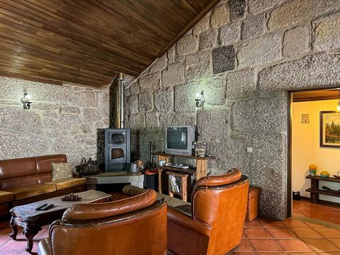 This charming stone house in Gerês on a 547m2 plot completely renovated, is ready to be inhabited. With four bedrooms, including a mezzanine, this typically Minho house exudes charm with its stone architecture and offers convenient access, excellent ...