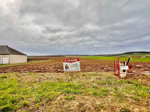 HERME, village with school 12 km from Provins and Longueville, come and discover this pretty flat land offering a frontage of 20 meters, serviced with water and electricity. Where you can build the house of your dreams. Beautiful open view. Identical...