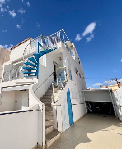 Located in Puerto de Mazarrón. Filbees presents a modern duplex located in Puerto de Mazarrón. This beautifully designed resale property offers a generous internal space making it the perfect choice for families or those seeking a spacious retreat. T...