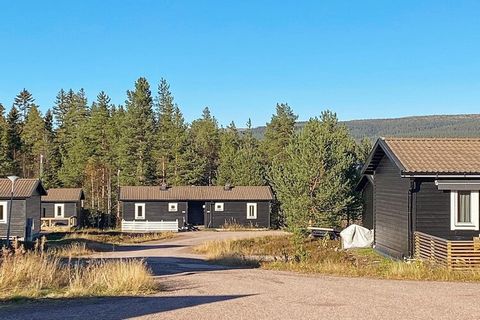 Welcome to enjoy your holiday in this natural cottage, located in the popular Stöten in Sälen with proximity to both fishing, hiking, mountain experiences or swimming in a nearby lake. Fjällbyn is located below Stöten ski slopes in its own forest are...