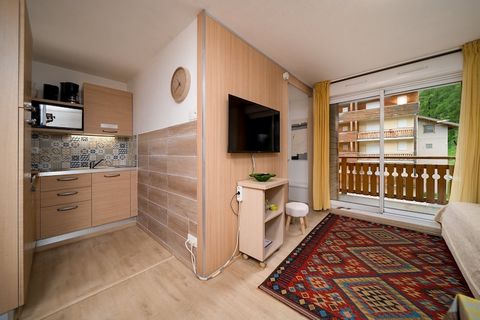 Dieses charmante und helle 35 m² große Apartment bietet Platz für bis zu 6 Gäste und ist ein gemütlicher Rückzugsort am Fuße der Skipisten. Das Anwesen verfügt über 1 komfortables Schlafzimmer und befindet sich in einer familienfreundlichen, bergigen...