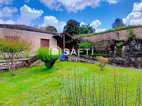 Cette maison de village d'environ 73m², vous offre au rez-de-jardin; un séjour, une cuisine, 3 chambres, une salle d'eau et WC séparé, ainsi qu'une véranda. Au rez-de-chaussée; un double garage et une chaufferie. A l'extérieur une terrasse couverte, ...