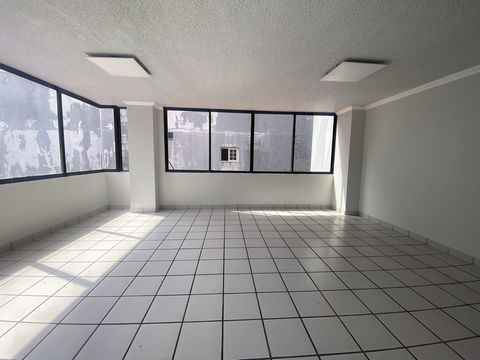 Use can be Residential or Commercial. Sale or Rent of Apartment in El Carmen next to the metro train station of Iglesia del Carmen with permission and zoning for use as commercial premises in PH METROPOLIS. It has air conditioners ideal for doctors' ...