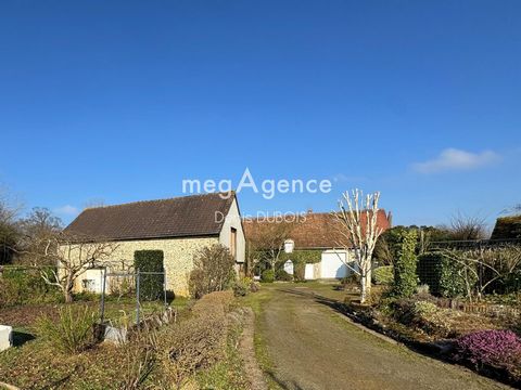 Dans un secteur privilégié proche de la voie verte . Je vous propose cette maison en Pierre posée dans son parc arboré. En rdc salle avec cheminée , cuisine aménagée, 2 chambres, 2 salles d eau et wc, buanderie avec chaufferie , A l’étage 3 chambres,...