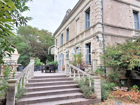 Located in the charming town of Ormes (86220) near Châtellerault, close to the train station schools and shops, facing east-west guaranteeing beautiful light throughout the day, this Maison de Maître in a landscaped park of 3570 m² has quality amenit...