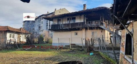 Imoti Consult le ofrece una casa en Plovdiv. Elena. La pintoresca ciudad de Elena, en Stara Planina, se encuentra a los pies de los Balcanes boscosos de Elena. Se encuentra en el hermoso valle del río Elena. Al norte se extienden las alturas de Elena...