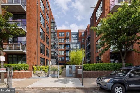 A truly rare find! A beautifully appointed corner two-bedroom, 2-bath York Square condominium with 2-Garage Spaces! Nestled in one of the quietest corners of vibrant Old City resides one of its true narchitectural jewels, York Square Condominiums. Th...