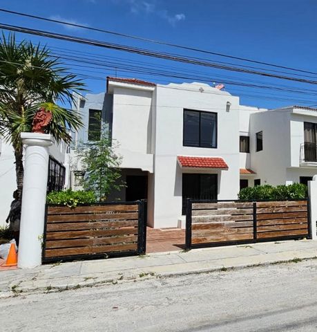 This spectacular two-story home offers an unmatched living experience with breathtaking views of the Caribbean Sea, located in Puerto Juarez, the emerging jewel of Cancun's new hotel zone. Recently remodeled and just steps from the ocean, this proper...