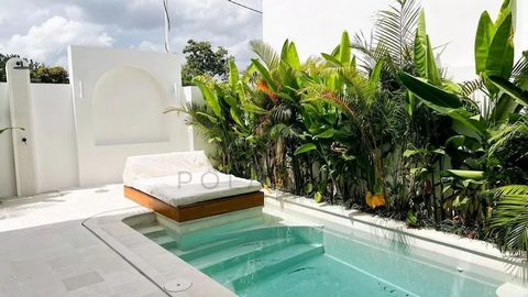 Localizada na tranquila vila de Tumbak Bayuh, em Bali, esta moderna villa em planta é um sonho tornado realidade para quem procura um ambiente atemporal e uma vida luxuosa. Situada em 1,05 acres de terrenos nobres, esta villa de dois quartos é perfei...