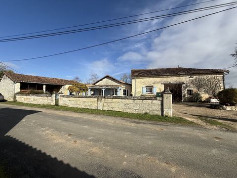 Authenticité, Coup de Cur, Grand Confort, Habitable de suite,  Authenticité: autour d'une église du XIIe siècle se trouvent quelques maisons en pierres, un noyau historique riche au milieu d'une belle région rurale qui a su garder son caractère aut...