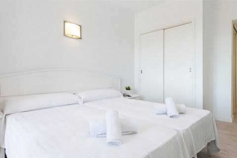 Hostal Talamanca is the perfect destination for a well-deserved sun and beach vacation. Its cozy and renovated style is noticeable not only at the entrance and reception of the hotel but also in the 11 double rooms it has with 2 single beds each. In ...