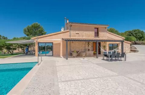 An unforgettable vacation in an idyllic country setting close to the beach is what you will spend in this incredible house. Contain the summer heat in this beautiful salt pool that measures 10 x 5 meters and has a depth of 0.8 to 2 meters. You can al...