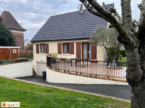 Proche du centre ville, cette maison très bien entretenue, avec au rez-de-chaussée, un salon salle à manger d'environ 27 m2 avec insert, belle cuisine équipée, bureau ou chambre de 9 m2, salle de bain avec douche, toilette. Au 1er étage, un palier de...