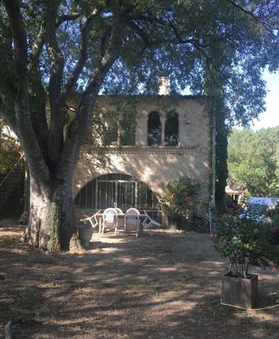 HÉRAULT 34150 LA BOISSIÈRE Beautiful property of 300 m2 located 5 minutes from the A75, 20 minutes from Montpellier, 20 minutes from St Guilhem le désert, 30 minutes from the sea and the mountains, in the charming village of LA BOISSIERE (34150) wher...