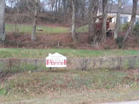 NAYMONT LES FOSSES PATRICE DENIS biedt u een perceel van 422m² Perceel met een voorgevel van 30 m en een breedte van 15 m Water, riolering, Edf aan de rand van het land Kavel op het zuiden, met uitzicht op de weg Verkoopprijs 20 000 € makelaarskosten...