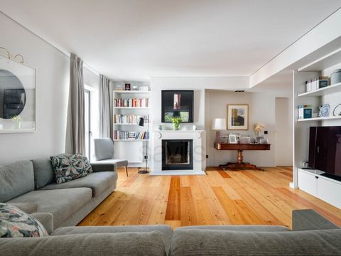 Excellent 4-bedroom apartment, converted into a 3-bedroom, in Pinheiro Manso, completely remodelled, with a project by architect Rodrigo Holzer Brito, which combines comfort and style with functionality. At the entrance to the we find a large hall, w...