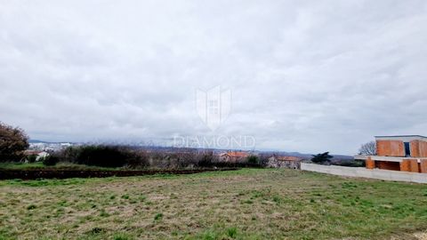 Location: Istarska županija, Kanfanar, Kanfanar. Istria, Kanfanar – Terreno Edificabile con Permesso e Progetto. OCCASIONE! In una delle zone più belle dell'Istria, in un comune situato in una posizione ideale – vicino a tutte le attrazioni e a soli ...