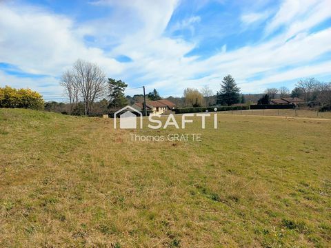 beau terrain plat de 1662m² très proche de Sarlat