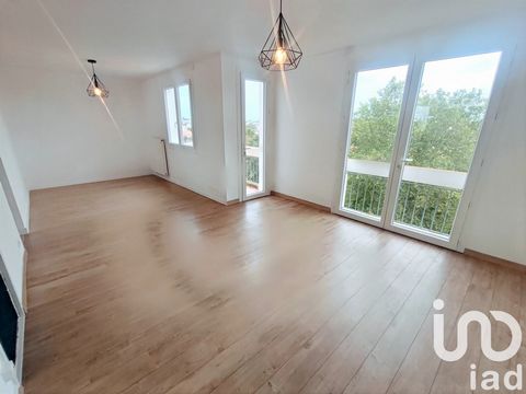 iad France - Damien Bourdin vous propose: Charmant Appartement de 66.5m². Au 4ᵉ et dernier étage d’une résidence calme de type T4 lumineux avec garage. Vous serez séduit par son séjour lumineux de 25 m² et sa cuisine ouverte. Il dispose de deux chamb...