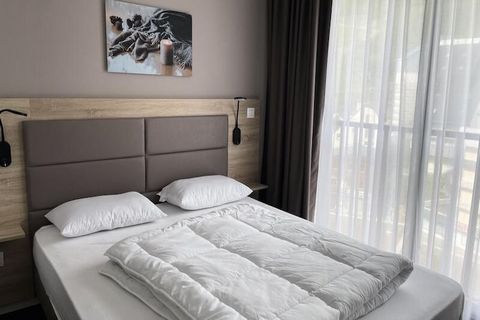 Aux portes des majestueuses Pyrénées, ce refuge de montagne accueillant offre un mélange de confort et de praticité, idéal pour des escapades hivernales comme estivales. Située au 16 Route du Col d'Aubisque, la résidence se trouve à seulement 150 mèt...