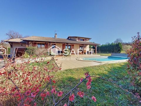 Maison en maçonnerie traditionnelle d'environ 144 m2 de type 5 avec piscine sur un terrain végétalisé de plus de 1450 m2.