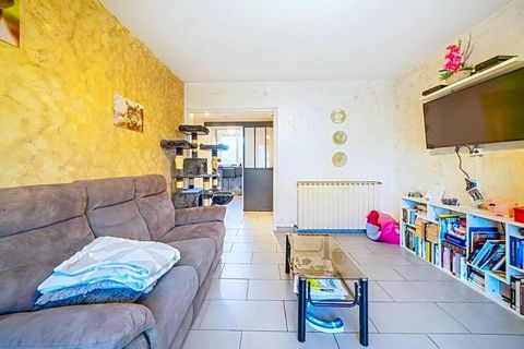 Appartement traversant avec balcon et stationnement privatif au centre de Seyssinet