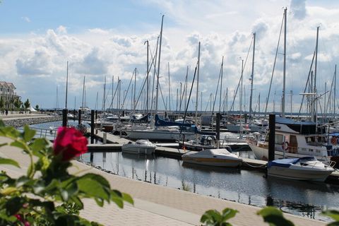 Diese schöne Zweizimmer-Ferienwohnung befindet sich in einem privaten Wohnhaus in ruhiger Stadtrandlage in der idyllischen Schloßstadt Klütz, zwischen den Hansestädten Wismar und Lübeck. Der lange, gepflegte Boltenhagener Sandstrand ist nur 3 km entf...